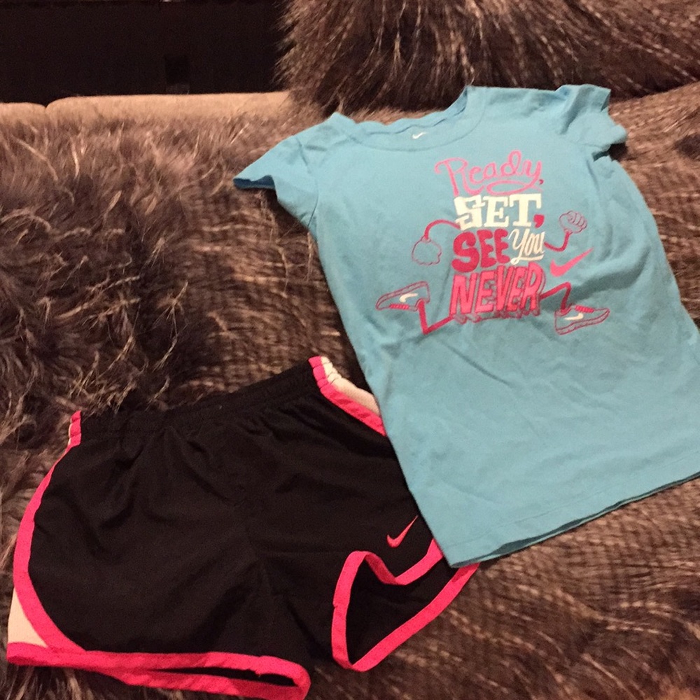Girls Nike active wear